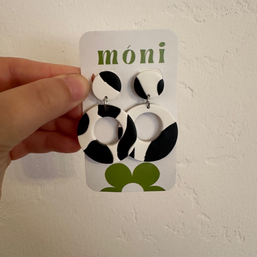 NWT móni Cow Pattern Round Drop Earrings
